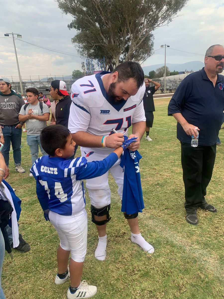 cards_1982's tweet photo. After a great week in Mexico City @awhitehead44 representing #TexanNation by signing some autographs &amp; playing in the Aztec Bowl for HC @HalMumme #BleedPurple https://t.co/q6By37YJvq