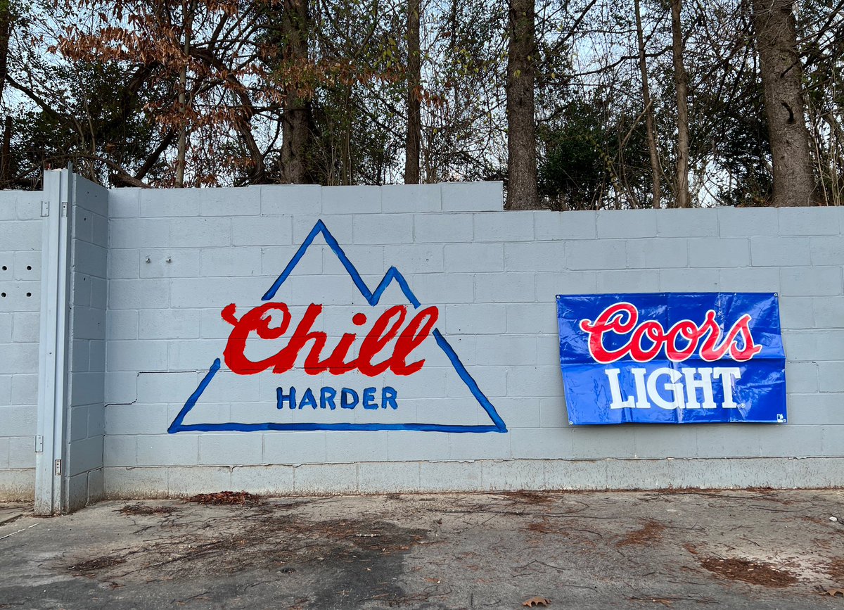 VIPkitten's tweet photo. #chillharder #contest @coorslight medium entry. Paint on wall with cool retro sign https://t.co/WMEIjNfwTP