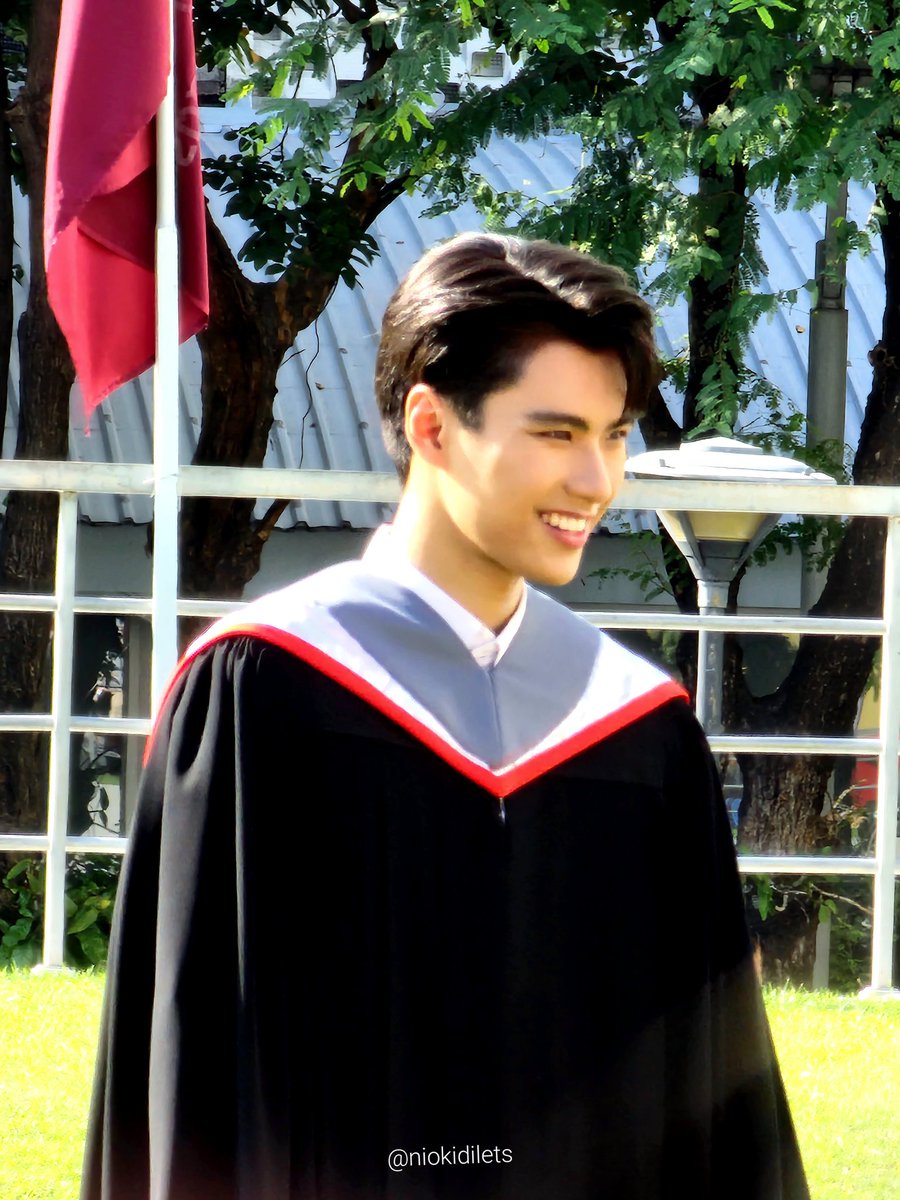 niokidilets's tweet photo. You're really one of a kind. I can't believe I saw you in person huhuhu. See you later this afternoon, my love 🧡 #OhmPawatGraduation #ohmpawat https://t.co/ghOHsIGsxV