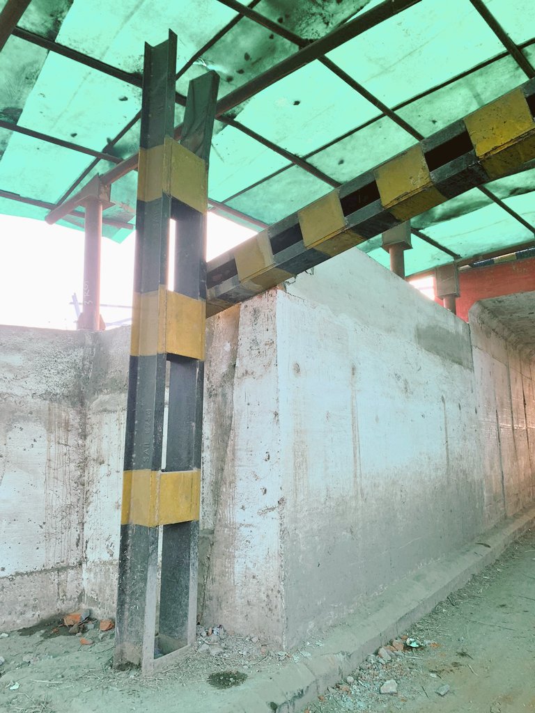 Akha (Bareilly) underpass pe ho sakta hai bada hadsa please dhyan de <a href="/RailMinIndia/">Ministry of Railways</a> <a href="/AshwiniVaishnaw/">Ashwini Vaishnaw</a>