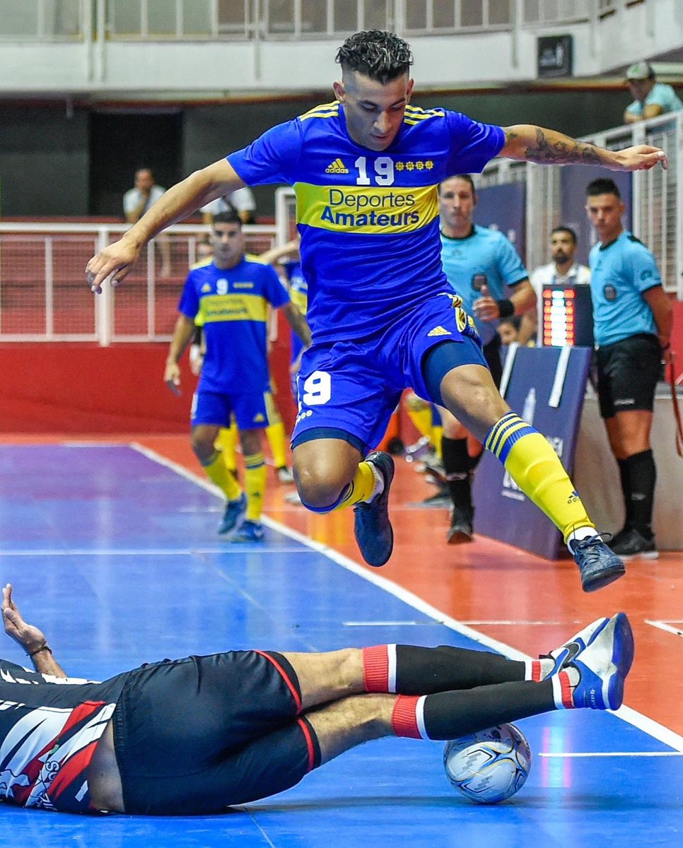PuntoBocaRadio's tweet photo. Futsal | CINCO fueron los goles del Xeneize (#Raigada en contra, #Ramírez, #Ninotti, #Arrieta y #Flores) en su primera presentación en la #LNFS2022 frente a Banco Provincia, quien finalizó el partido con el tablero en 0. 💪🏻
📸@BocaFutsal
✍🏻 @chinafarina https://t.co/riEiWSC2gP