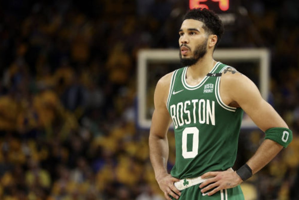 Jonathan Kuminga dunks on Jayson Tatum then has words with Marcus Smart 