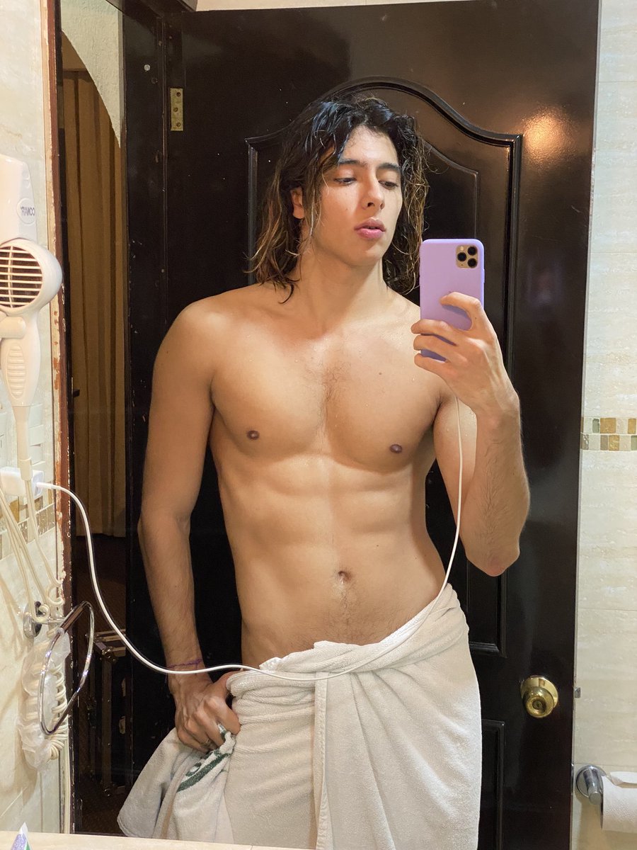 ChocheElBlog on Twitter: "Dancing in the shower 💦"