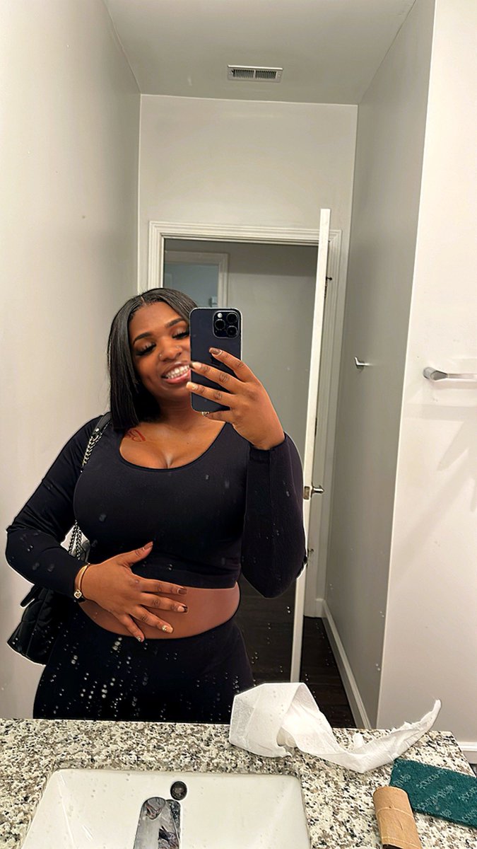 __BigBossRina's tweet photo. Since I Don’t Post Pictures Fr On Here 😘 #BABYSHOWERFLOW 💞💕 Baby Girl On The Way !! https://t.co/Famvg10LlP
