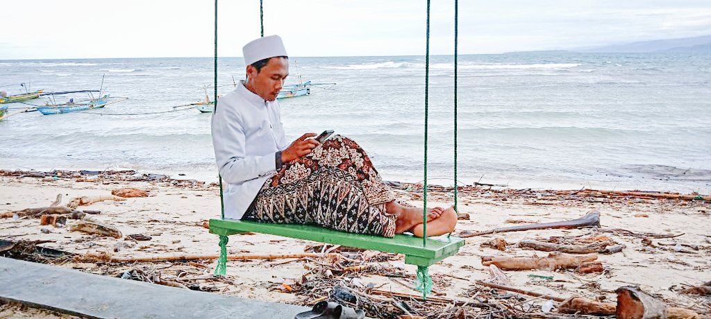 Hafidz1257's tweet photo. لو أملك دولة باسمي سأجعل ضحكتك النشيد الوطني

"Andai aku punya sebuah negara atas namaku, maka akan ku jadikan suara kebahagiaan tawamu sebagai lagu kebangsaanku." https://t.co/8aK1QWZhr7