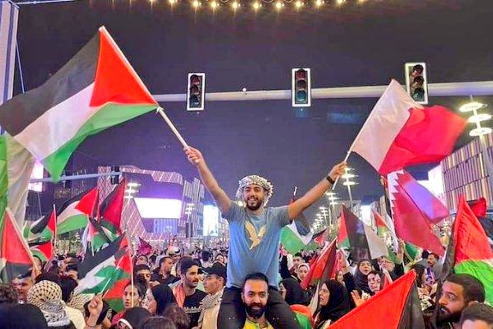 People in Europe, the US, and in Israel are starting to realise that whatever their mainstream media are spinning, the Arab people are one and deeply connected, regardless of their governments, and united in support of Palestine. #Qatar2022 
#Morocco #MoroccoVsPortugal