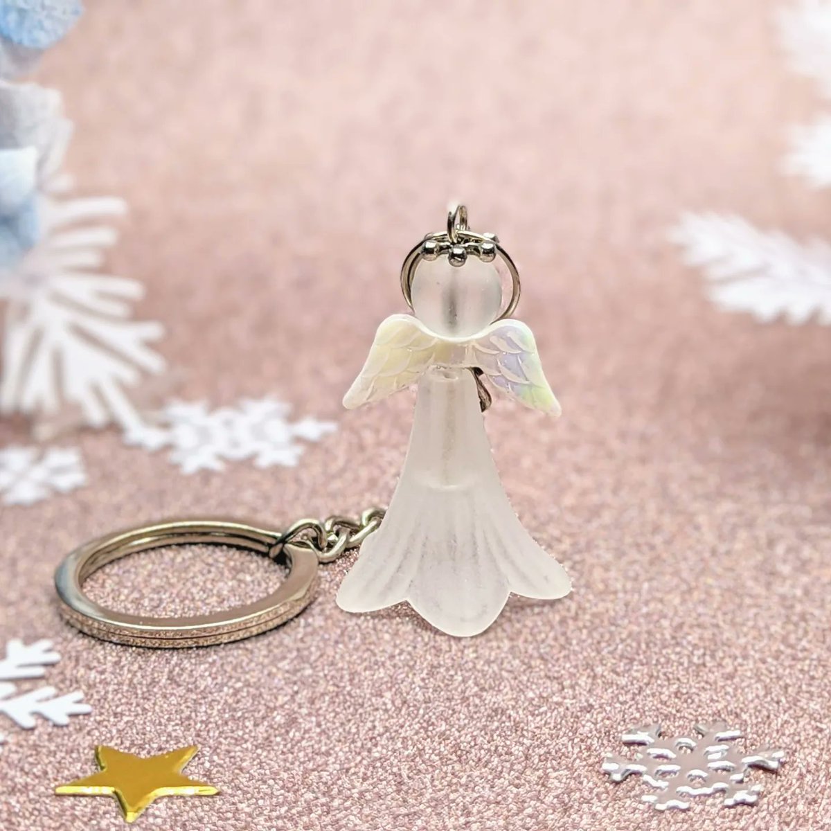 WinterlakeShop's tweet photo. @xoamyg 😊 Greetings from Sweden! 🇸🇪❄️
Hi, I'm Ellen.
I make cards, jewelry and other crafts:

https://t.co/Gfq9gnF0iO https://t.co/x2JTQoerrJ