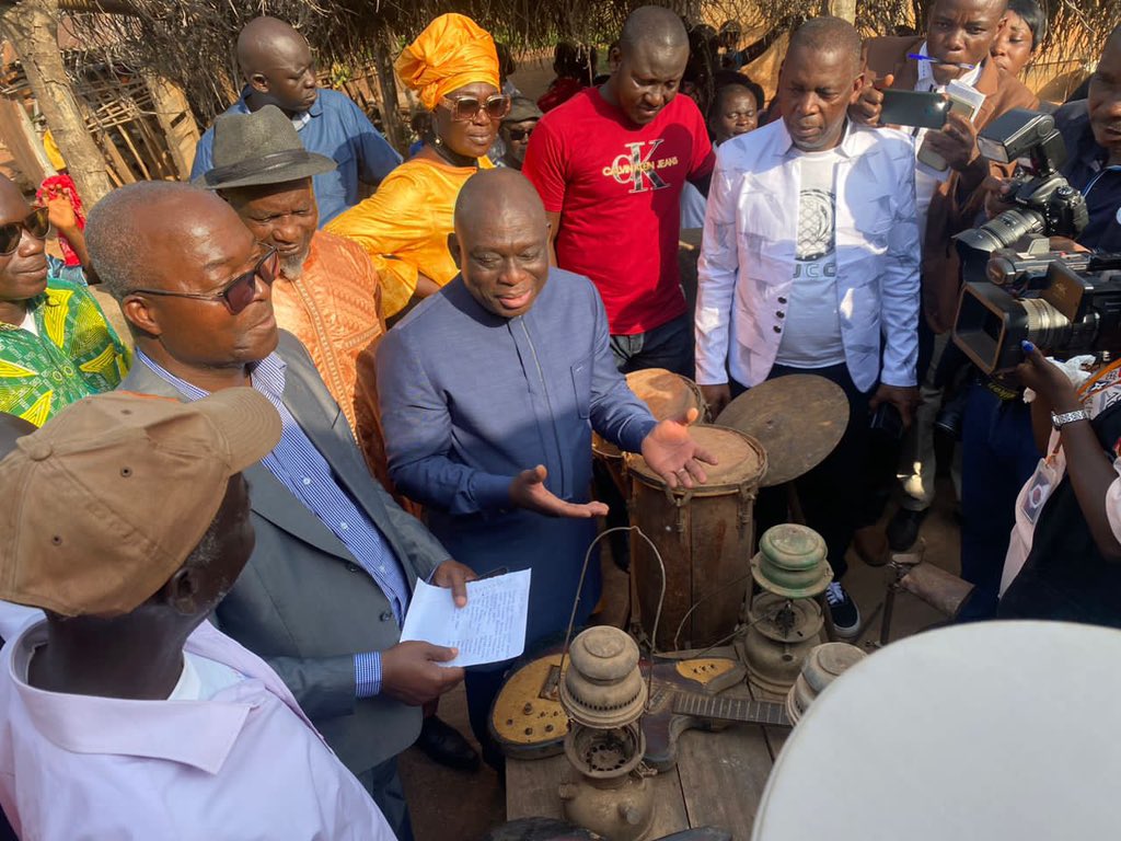 It116628Traore's tweet image. Excellent Dimanche à vous ❤️
Une mission de 3 jours très rudes avec le ministre de la réconciliation.
Vous aurez le sujet ce mardi  sur NTV rappelons que nous avons aussi réaliser un reportage très émouvant avec madame ( X ) j’ai même 😭.
#ismaeltraore
#jouranliste
#bocanda