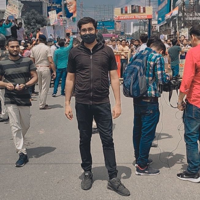 AbhayCh96427904's tweet image. सूरज, चाँद और सितारे मेरे साथ में रहे,
जब तक चाँद हाथ मेरे हाथ में रहे,
शाखों से जो टूट गए वो पत्ते नहीं हैं हम,
आँधी से कोई कह दे कि औकात में रहे।

फिर आ रहे है 13 को 💪💪
#Release_Primary_Notification