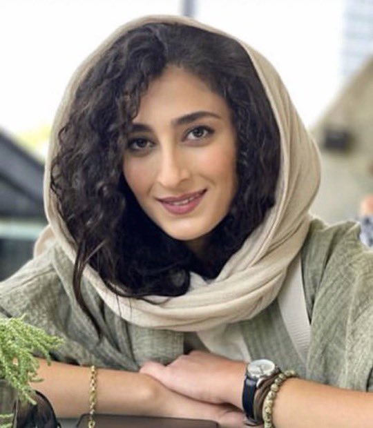 Dit is #Mahdieh_Soleimani, een student acteren aan de Azad universiteit (Suhanak), Teheran, #Iran.
Ze werd op 8 december jl. ontvoerd door de repressietroepen  van het #Iraanse regime vanwege haar activisme.
Haar leven is in gevaar.
Wees svp haar stem.
#MahsaAmini #IranRevolution