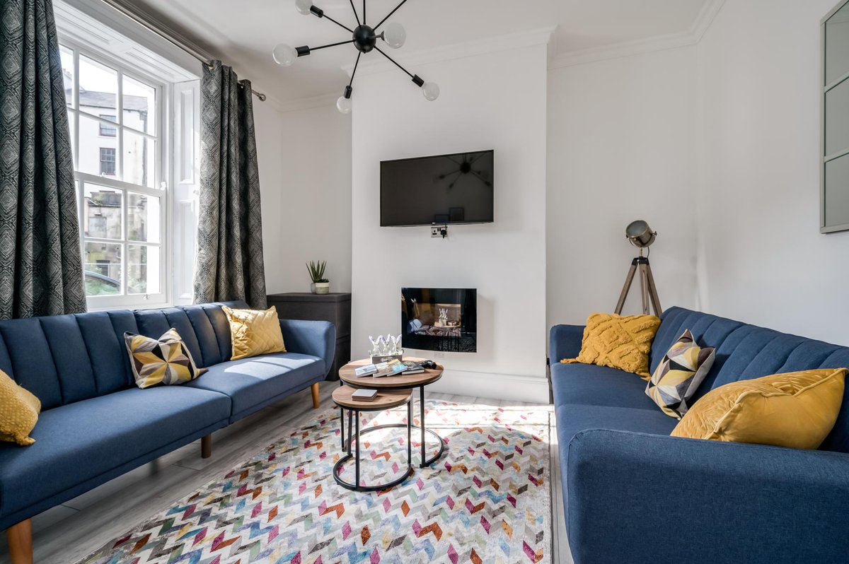 Come and stay in one of the oldest houses in Belfast. 1 of a kind 4 bedroom Georgian townhouse 💛

See the rates and availability here bit.ly/3HjZxmn 

#belfast #northernireland #visitbelfast #embraceagiantspirit