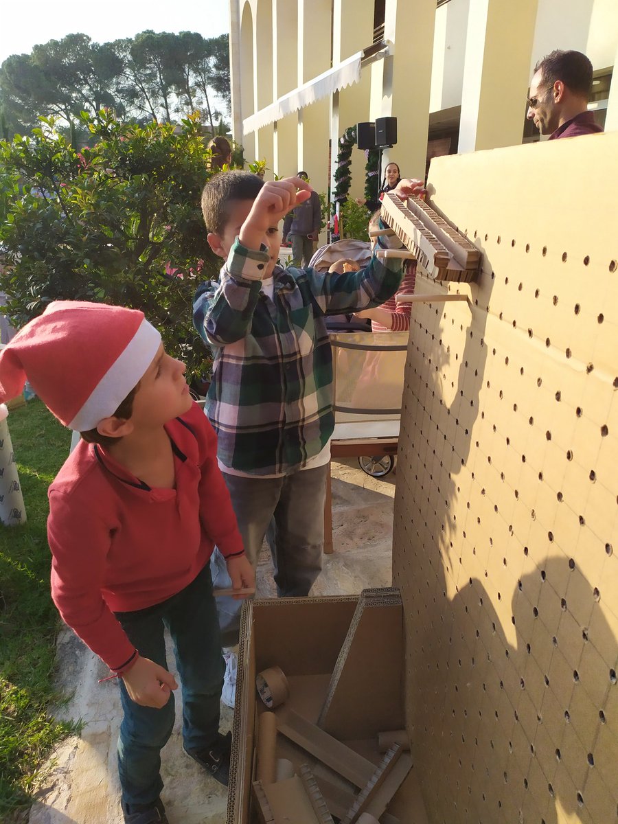 The marble run was a hit @AlElieh #Cardboardexhibits aim at sustainability of education and sustainability education &amp; also transfering learning to the learners'zone. A vision  and action upon needs in Palestine. "Workshop AlMashy" makerfaire. #BritishConsulate #BritishCouncil