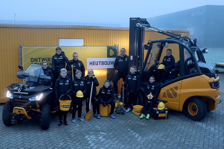 scgenemuiden's tweet photo. Nieuwe wedstrijdkleding voor Sportclub Genemuiden JO11-1. #heutbouw  @Eurom_nl  namens het team bedankt. https://t.co/JQtZgRiO6s https://t.co/vgTYptsc4p
