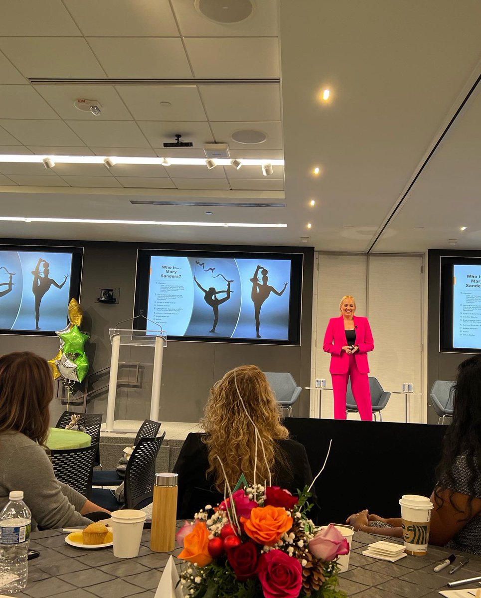 MarySanders85's tweet photo. I gave a #Keynote #speech for #TIF @JPMorgan #WomenOnTheMove #event.
Sharing my story to #reinvention in hopes to inspire women in tech is so important to me.
#JPmorganChase
#TakeITForward https://t.co/iRZYe8CfWz