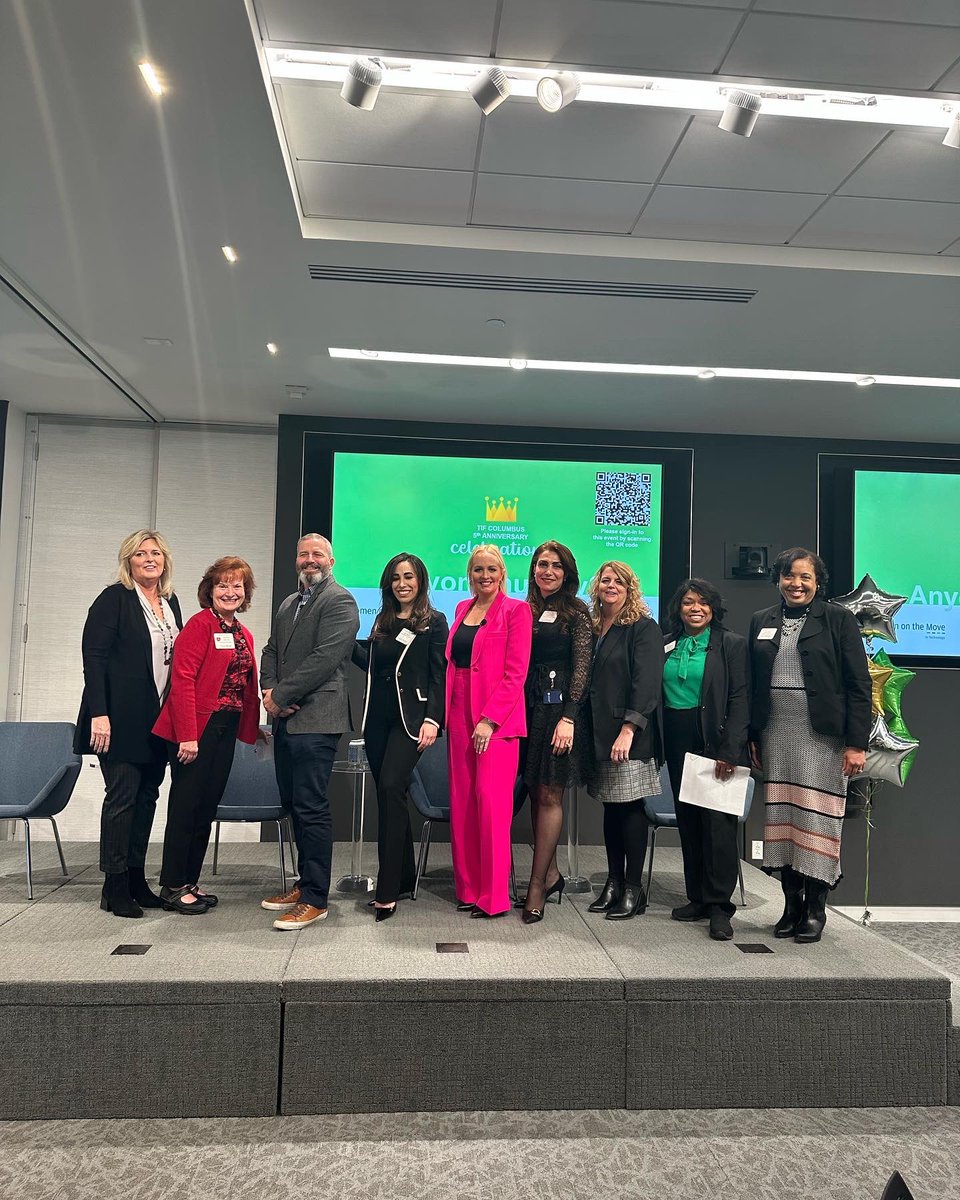 MarySanders85's tweet photo. I gave a #Keynote #speech for #TIF @JPMorgan #WomenOnTheMove #event.
Sharing my story to #reinvention in hopes to inspire women in tech is so important to me.
#JPmorganChase
#TakeITForward https://t.co/iRZYe8CfWz