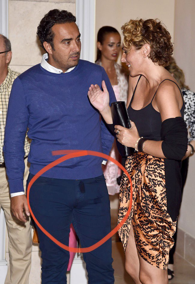 Cuando miccionamos hay que  sacudirse la polla, cacho guarro 🤣🤣🤣🤣🤣🤣🤣🤣ay🤣🤣🤣🤣🤣🤦🏻#YoMeRebelo11D