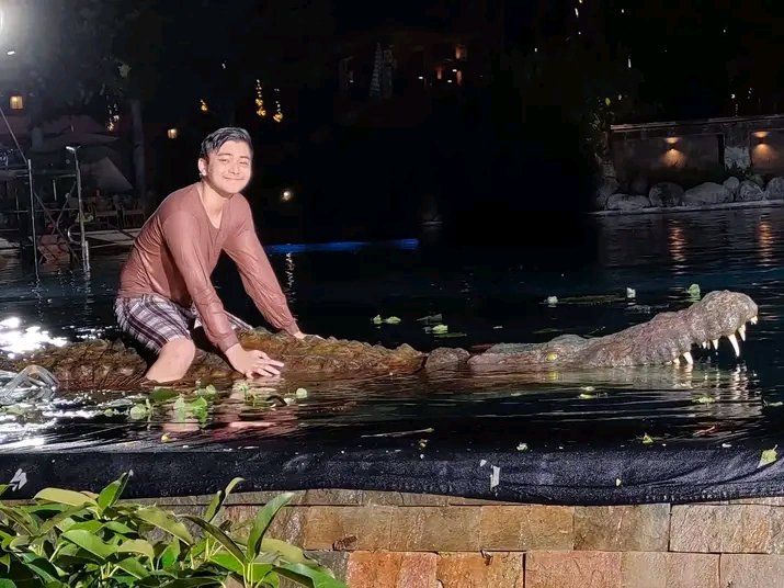 Dear kuya <a href="/Zyrendelacruz/">Zyren Dela Cruz</a> I wish today is the blessing of a wonderful new year.May your birthday be bright and full of reasons to celebrate. May God meet all your need and keep you safe always. You are a great actor.  Thank you for everything.