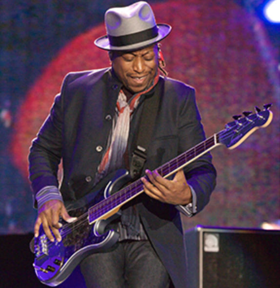 iEclip's tweet photo. 61 Anys! q va néixer "Darryl Jones"
Happy birthday!🤙 @djonesbassist
#DarrylJones #TheMunch #MusicIsLife https://t.co/5Nbki3p16S