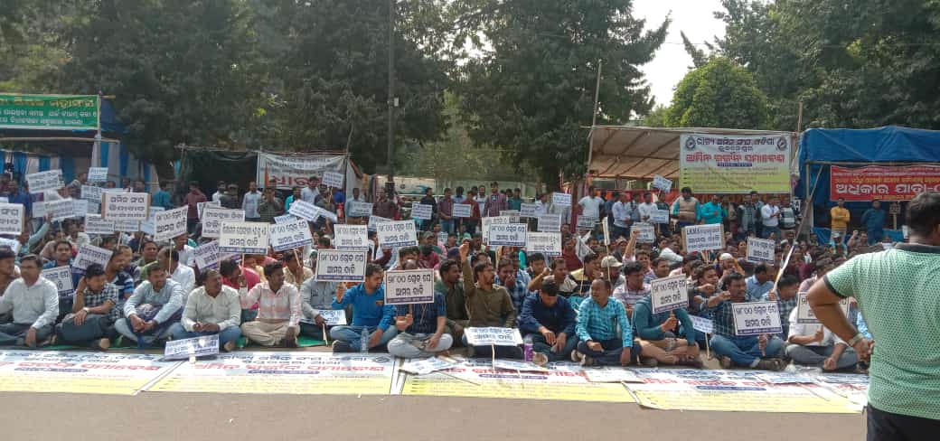 ManojKu17225769's tweet photo. Lovable and respected no1 CM sir, 5t vision,Finance,r&amp;dm secretaries Even after pleading several times, our longstanding misery and plight,dignity and our legitimate demands are being ignored from https://t.co/vEyMXjloH3 heartly request to make our GP 2800 and be great ful. https://t.co/k9oAz2ohYq