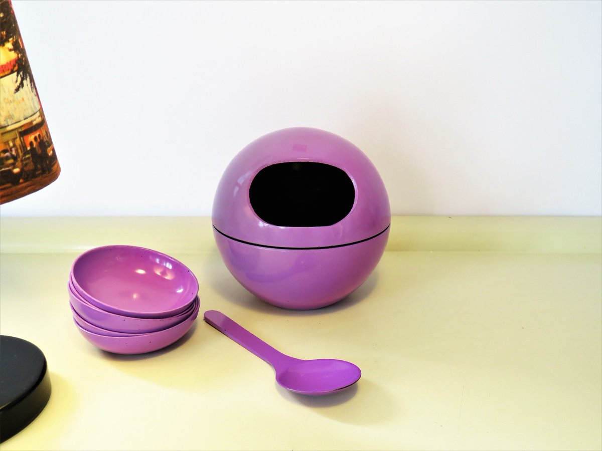 MaLanterne's tweet photo. Vintage Retro Snack Server, Ball with Five Bowls and a Spoon, Melamine Retro Snack Server, Bright Purple Color, Space Age, Holland, 70s https://t.co/8KCkJFeA12 #CHRISTMAS #BLACKFRIDAY #Vintage #Backtoschool #FREESHIPPING #Antiques #Fashion #SnackServer https://t.co/wb3L15eL0B