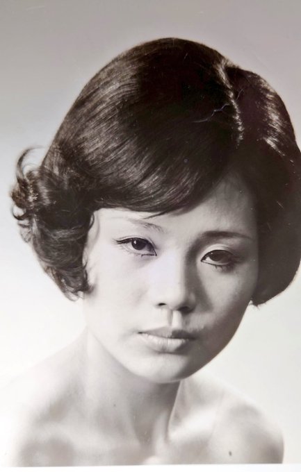 実家で古い写真漁ってたら出てきた伯母さん(マッマのネキ)夫婦の50年前くらいの写真が美男美女すぎて遺伝子分けろってなってる 