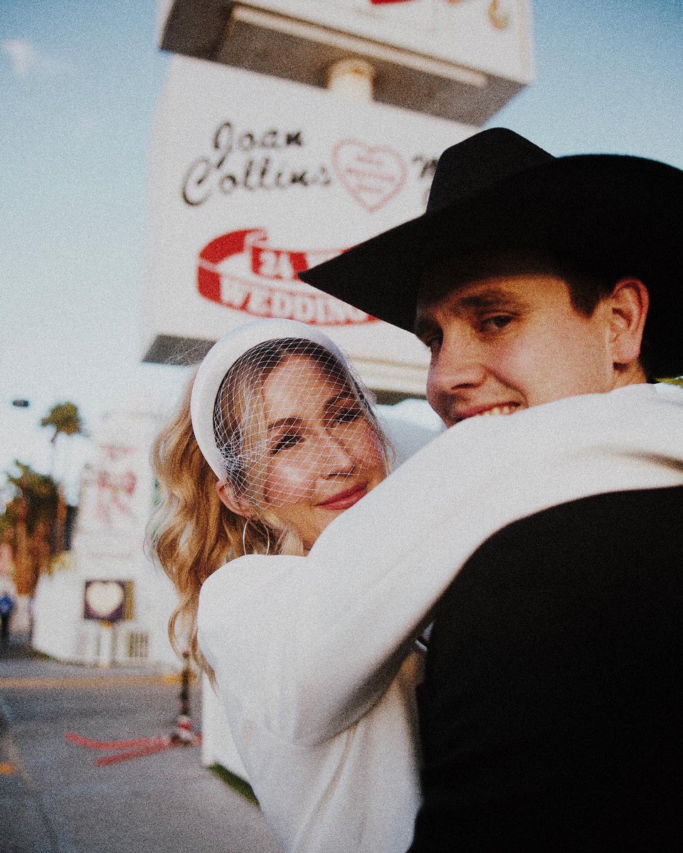 shotbyxniya's tweet photo. A LITTLE elopement I had did 

#elopment #vegas #vegaswedding #married #photographer #photo #photographylovers https://t.co/M8Gyx54TD4