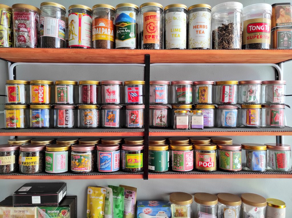 Widino's tweet photo. Bismillah. Berhubung stock teh di rumah makin numpuk, temen2 tea lovers yg tinggal di area Serpong dan sekitarnya, atau kalo ada yg berminat nyobain macam2 teh gratis, feel free untuk bertamu ya. Sampe akhir tahun gw gak ada jadwal travelling. https://t.co/0MYvDv6xua