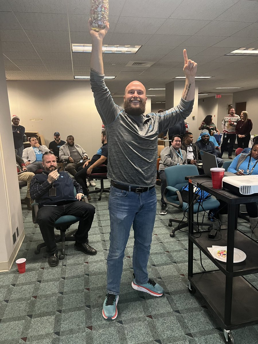 No surprise here! Gelozin for the win!! 🏆 Almost had the candy # guess on the spot! 🎄🍬🦁 <a href="/RGelozin/">Robert Gelozin</a> <a href="/Cellseller7777/">Tammy R. Collins</a> <a href="/IHXBEAST/">Mid-Atlantic bEAST</a>