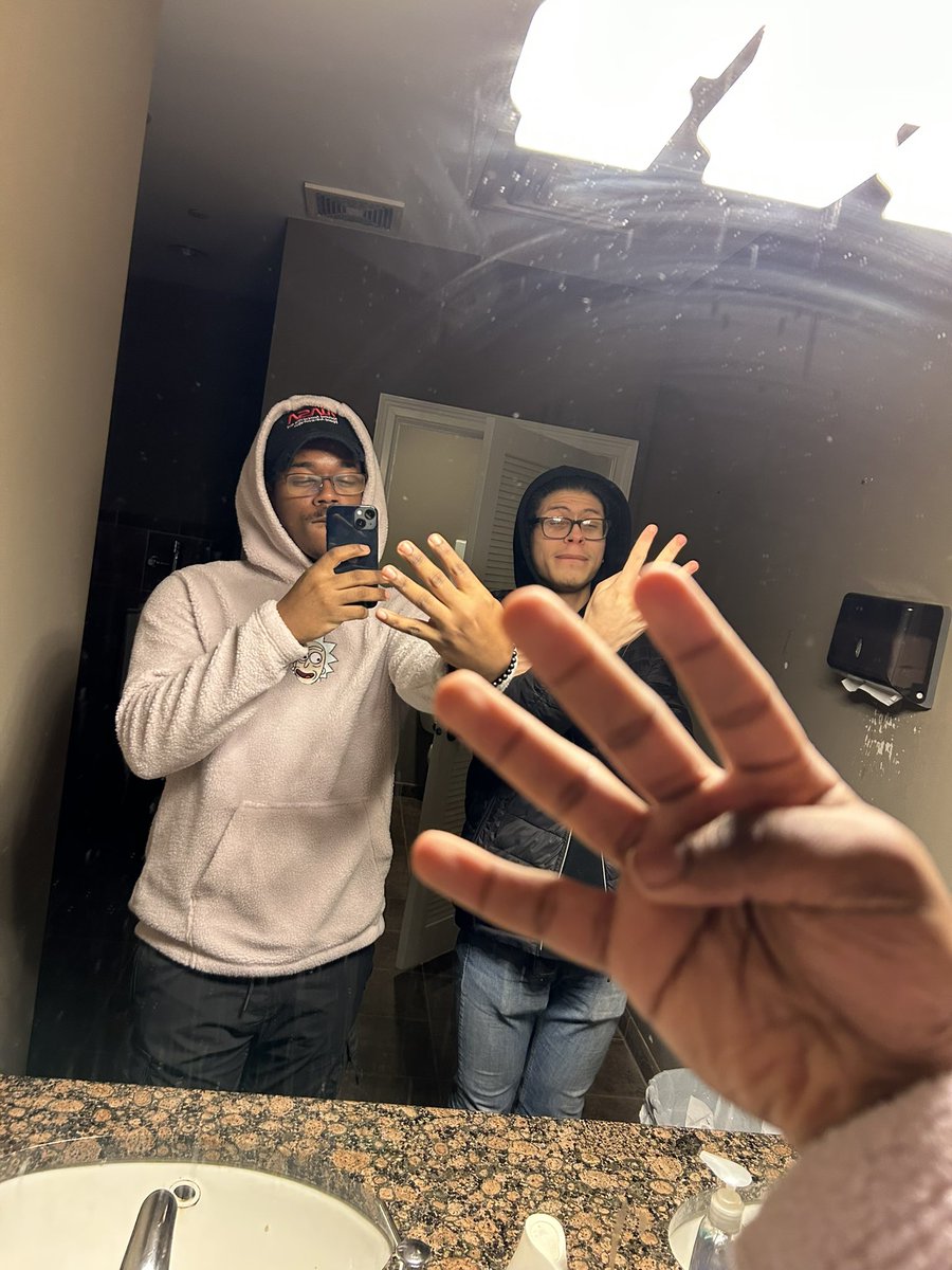 dashingyngchap's tweet photo. The gang fr🫶🏻🤞🏻 https://t.co/YvjpSPTV8H
