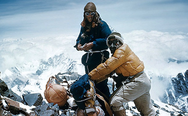 lfarrec's tweet photo. Sir Edmund Hillary (NZL, 1919-2008)
El montañero, explorador y filántropo neozelandés es conocido mundialmente por ser uno de los dos primeros hombres (junto al sherpa Tenzing Norgay) en ascender a la cima del pico más alto del planeta: el Everest. https://t.co/XkENu7vrEr