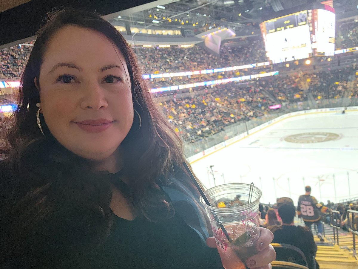 So grateful to <a href="/cherylmanmohan/">CherylM</a> and the <a href="/GetIntuitCanada/">Get Intuit</a> team for the invitation to watch #LasVegasKnights!What a fun and energetic evening #QBConnect