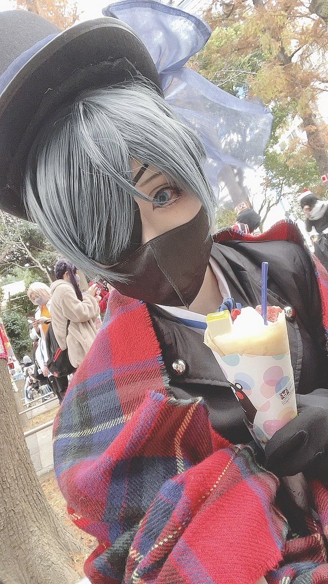 ibu_cos0521's tweet photo. クレープ食べてる https://t.co/DWyY3RJgeN