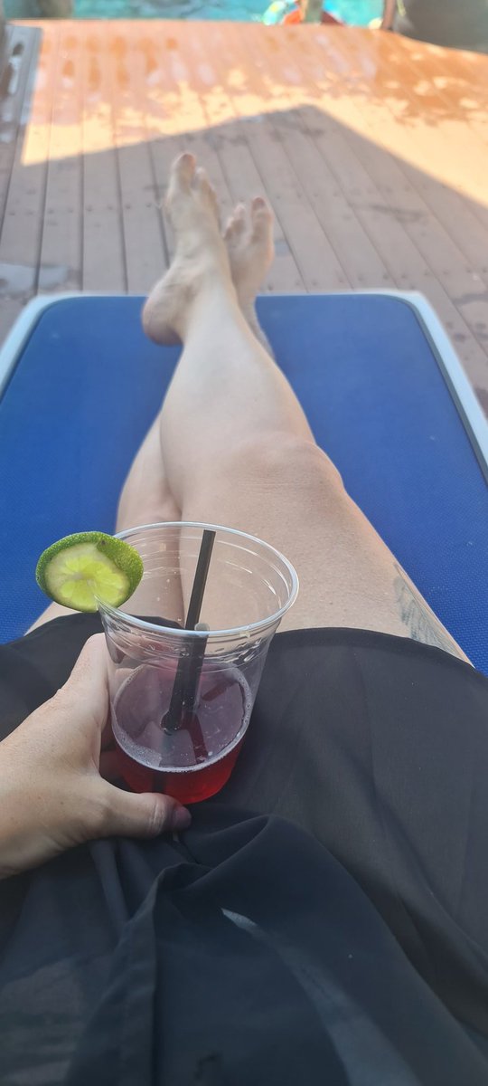 Zipqueen1's tweet photo. Ahh holidays..how I have missed you 😀😀 https://t.co/XqZz3OCBC6