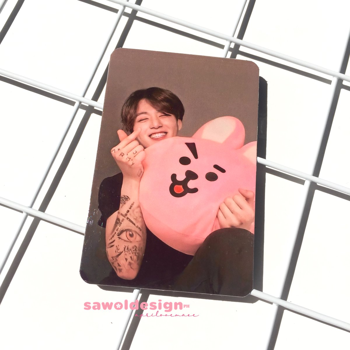 _swldesigns's tweet photo. Closer Look of ✧ 𝐉𝐊 𝐓𝐀𝐓𝐓𝐎𝐎 🥴🤟
Birthday Cupsleeve Kit
#SawolDesignKit

Inclusions: Cupsleeve + B2B Square Banner + B2B PC + Photomatic + A6 manual cut sticker

Available in Shopee:
https://t.co/BfkgI7IPCP

wts lfb fankit fanmade bts jungkook my you cooky print event https://t.co/5YJz6nbFYU