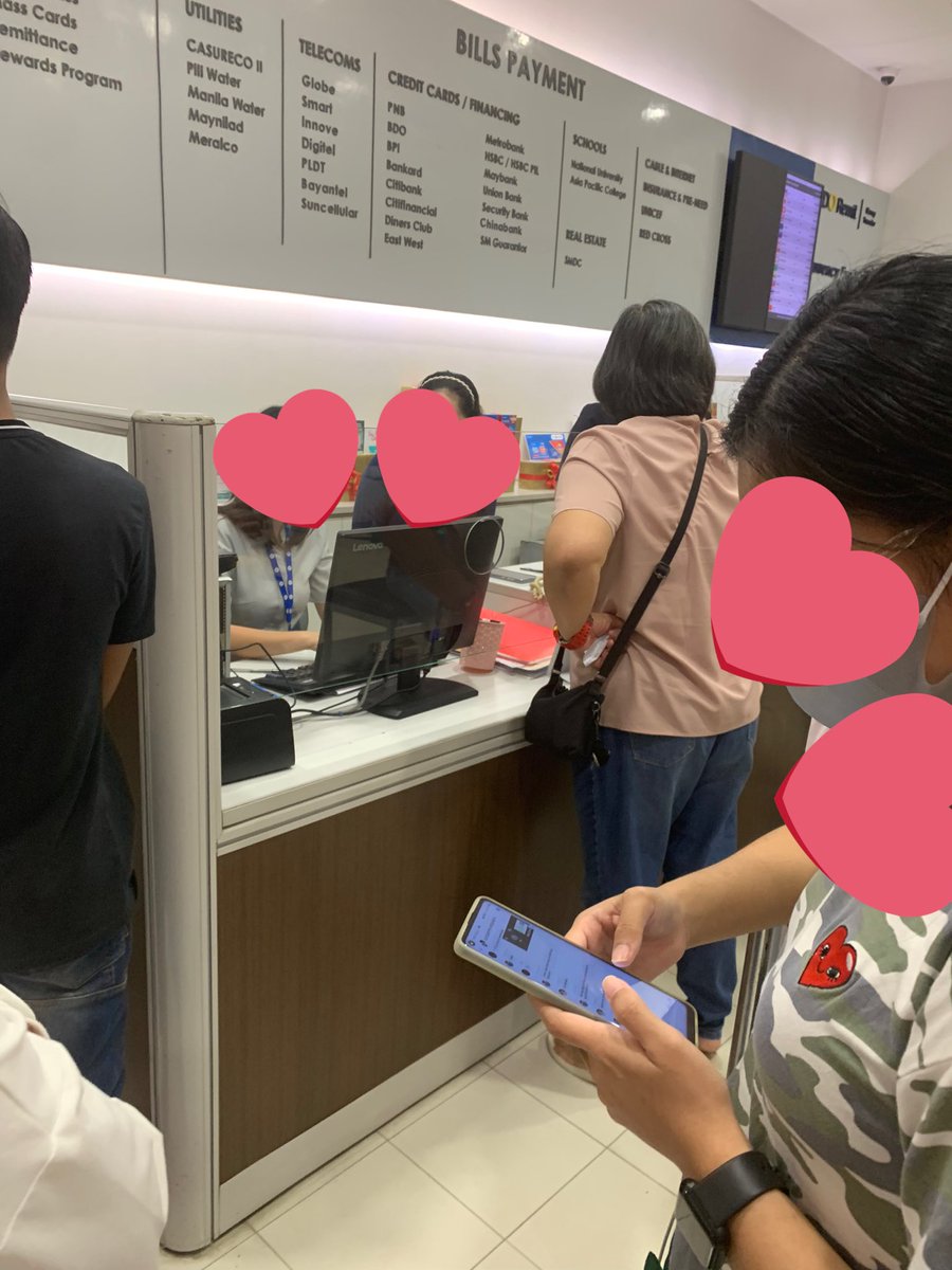 keibicart's tweet photo. Ah talaga ba?? Isang nagmamarunong na may kaedaran ang sumisingit dito sa SM NAGA! Nakakuha ng 2 ROYALTY TICKETS!!! 

AT GUSTO PA KUMUHA NG EXTRA 2 PA 1:2 nga dibaaaa???!

@happeehour https://t.co/gAYFC4KPXC