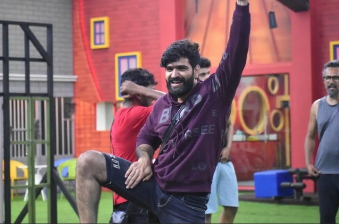 ManiGowda1503's tweet photo. Roopesh sheety❤
#RoopeshShetty𓃵 
#roopeshshetty
#bbk9
BBK9 SENSATION ROOPESH SHETTY https://t.co/WFWeZLZyOW