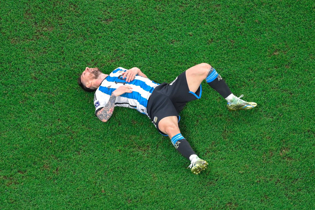 🌎⚽️ Most International Goals in 2022

1⃣5⃣ 🇦🇷 Lionel Messi 📈
9⃣ 🇳🇴 Erling Haaland
9⃣ 🇫🇷 Kylian Mbappe
7⃣ 🇧🇷 Neymar
3️⃣ 🇵🇹 Ronaldo

35 years old Messi is dominating Football 🐐