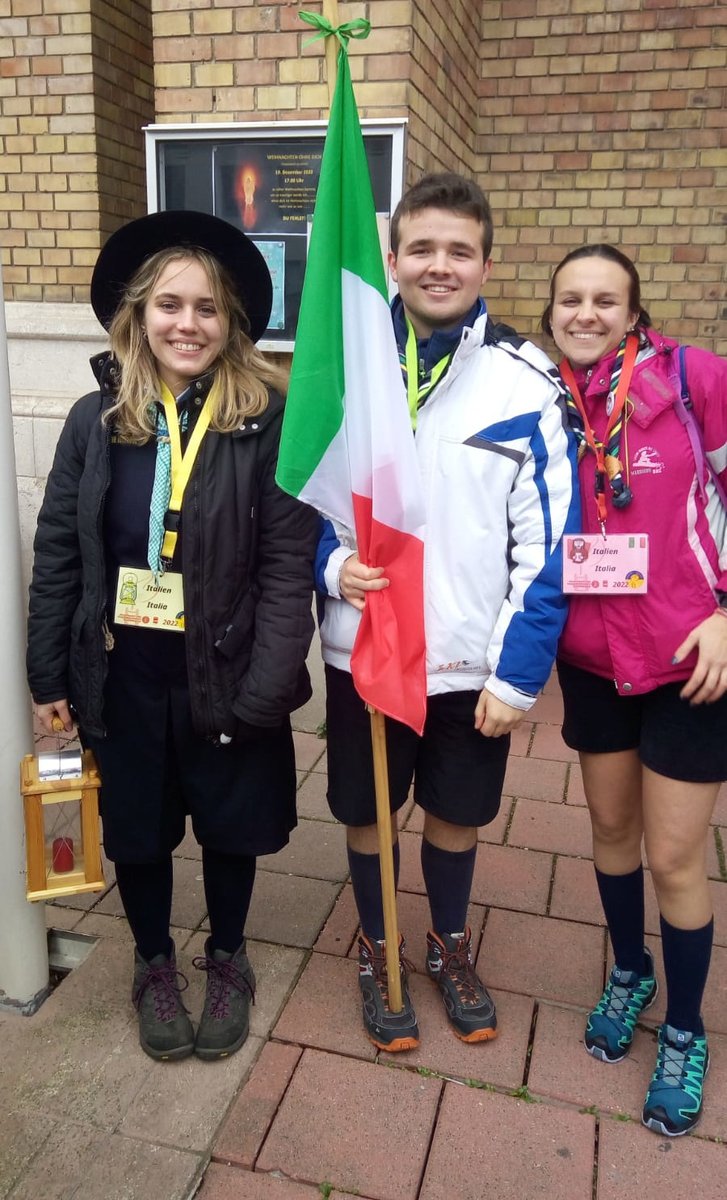 Oggi la delegazione Italiana ha attinto alla Luce della Pace di Betlemme alla cerimonia internazionale di Vienna accompagnando il momento con le considerazioni e la preghiera che riportiamo di seguito.

lucedellapace.it/w/messaggio-de…