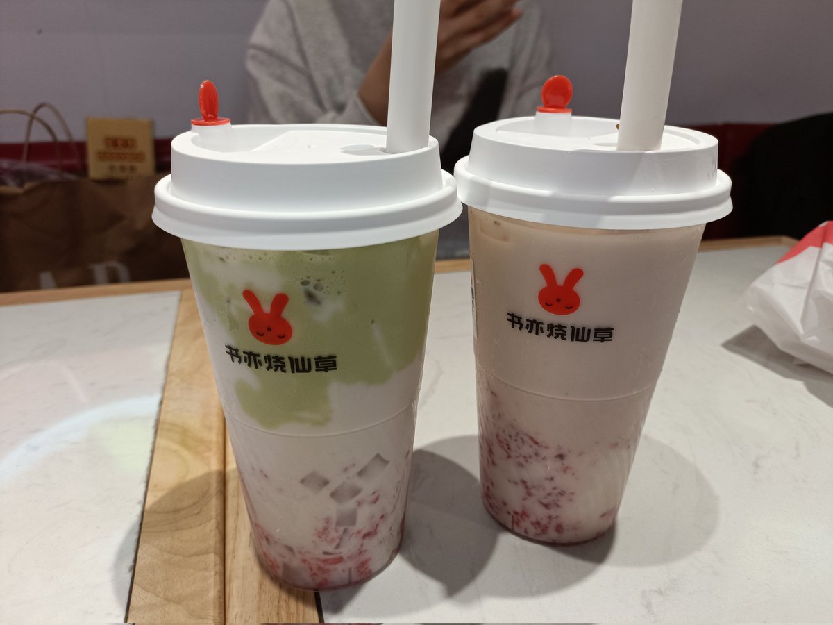 CheyanneO425's tweet photo. 奶茶配麻辣烫 https://t.co/9GDmxY1qb0