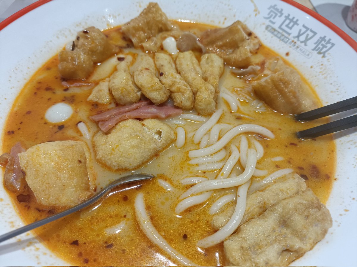 CheyanneO425's tweet photo. 奶茶配麻辣烫 https://t.co/9GDmxY1qb0