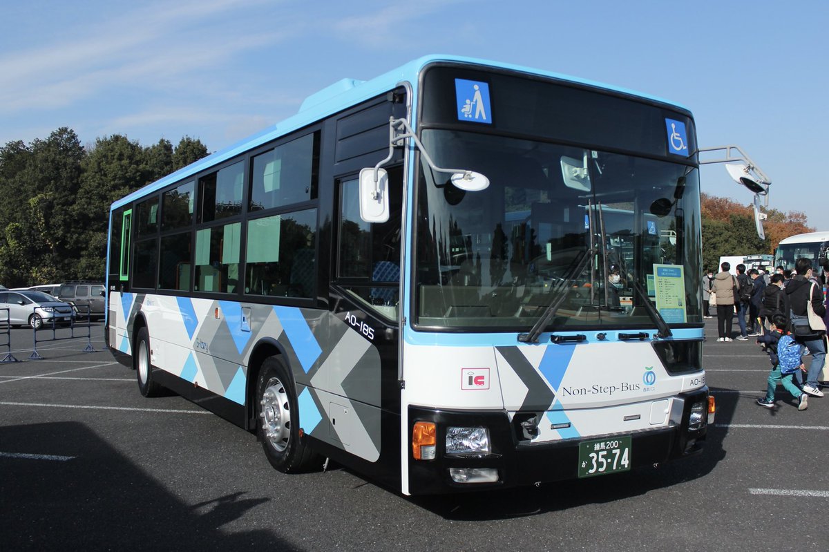 bus130514's tweet photo. 20221211

西武バス A9-375号車(日産ディーゼル スペースランナーRA)
　   〃        A0-185号車(三菱ふそう エアロスター・S-tory)
　   〃        A2-875号車(三菱ふそう エアロスター・ライオンズラッピング)
　   〃　　J-001号車(いすゞエルガ・S-tory prologue) https://t.co/qQuDKhvxGy
