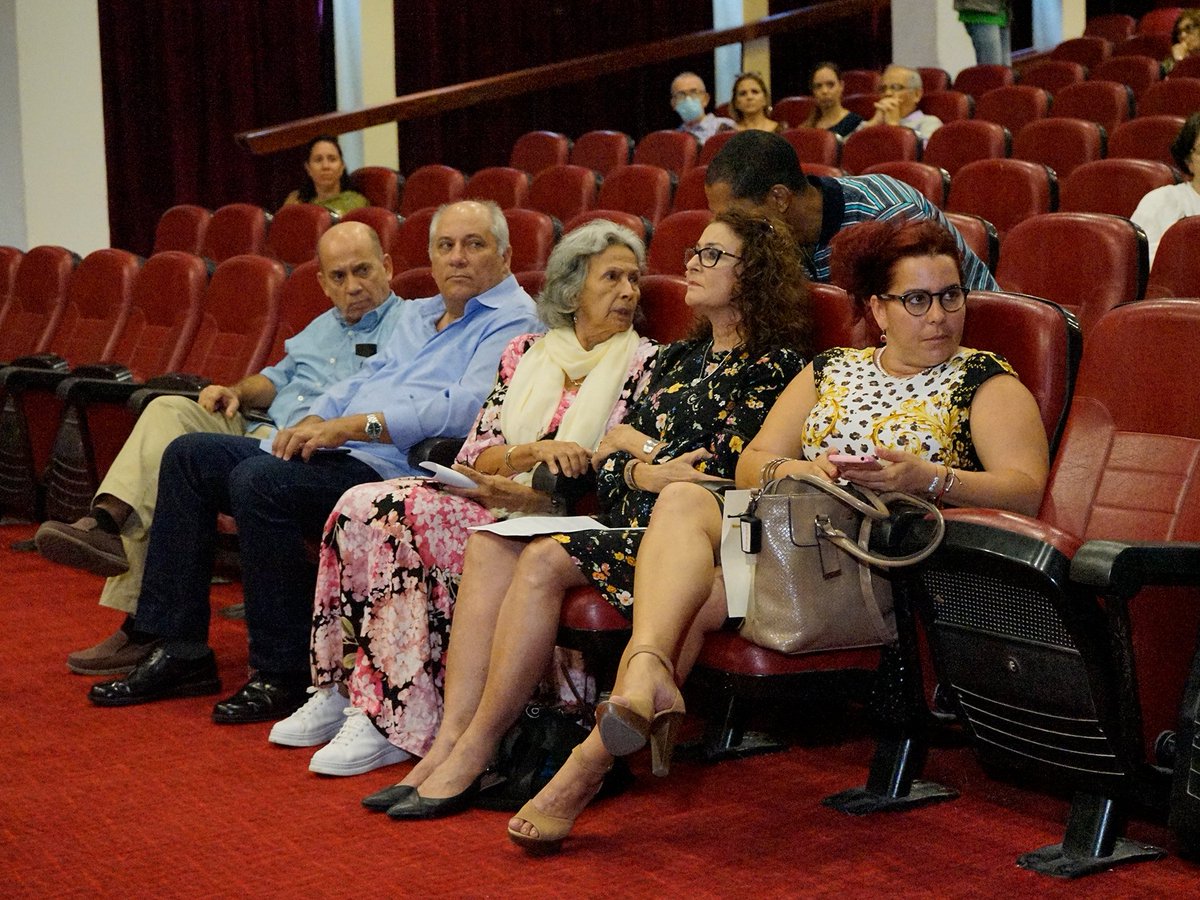 FestCineHabana's tweet photo. #festival43 #festivalcinehabana #cinealogrande #cinelatinoamericano #fncl #aniversario #cuba https://t.co/yMs5cnRF3k