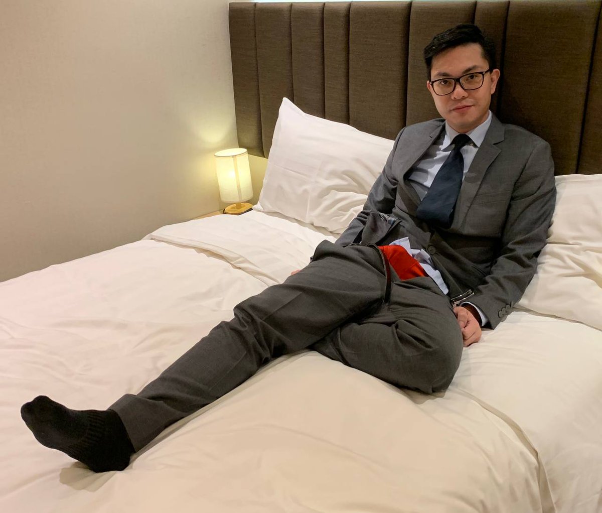188SSSm's tweet photo. 你的高管正装领导奴 https://t.co/CtkjNG5WDg