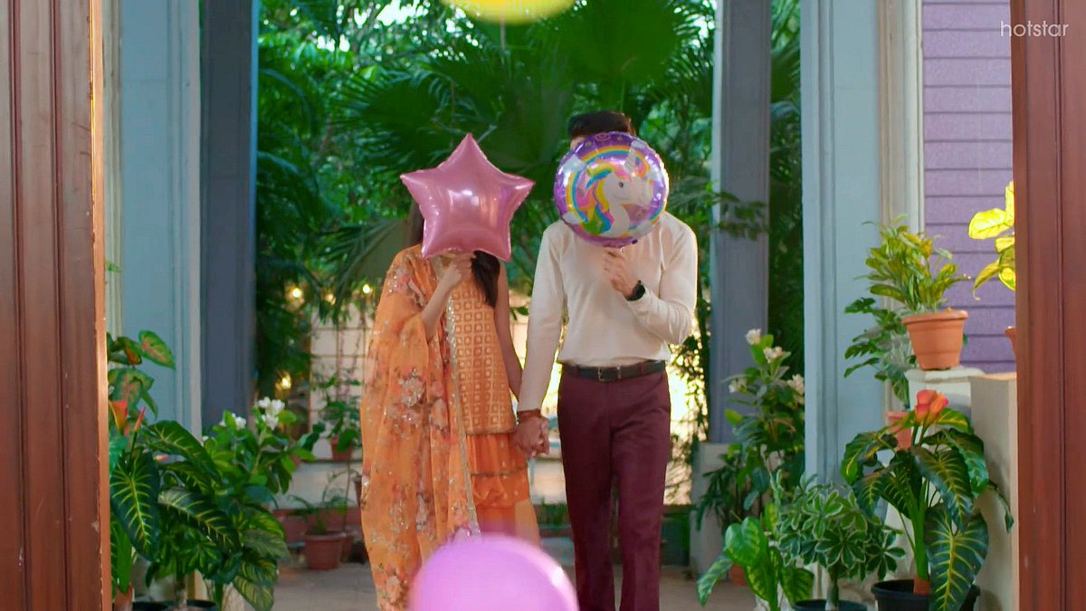 PotnuruSri's tweet photo. Yet another epi with rishta vibes&amp;full on abhiralicious epi😍#harshali nailed the whole hospital scene
Happy that abhi accepted for no abortion
Akshu is glowing already
Happy happy #abhira happy happy fd 
#yrkkh #abhira #mummatobe #papatobe #HarshadChopda #PranaliRathod https://t.co/luJBiMqK6R