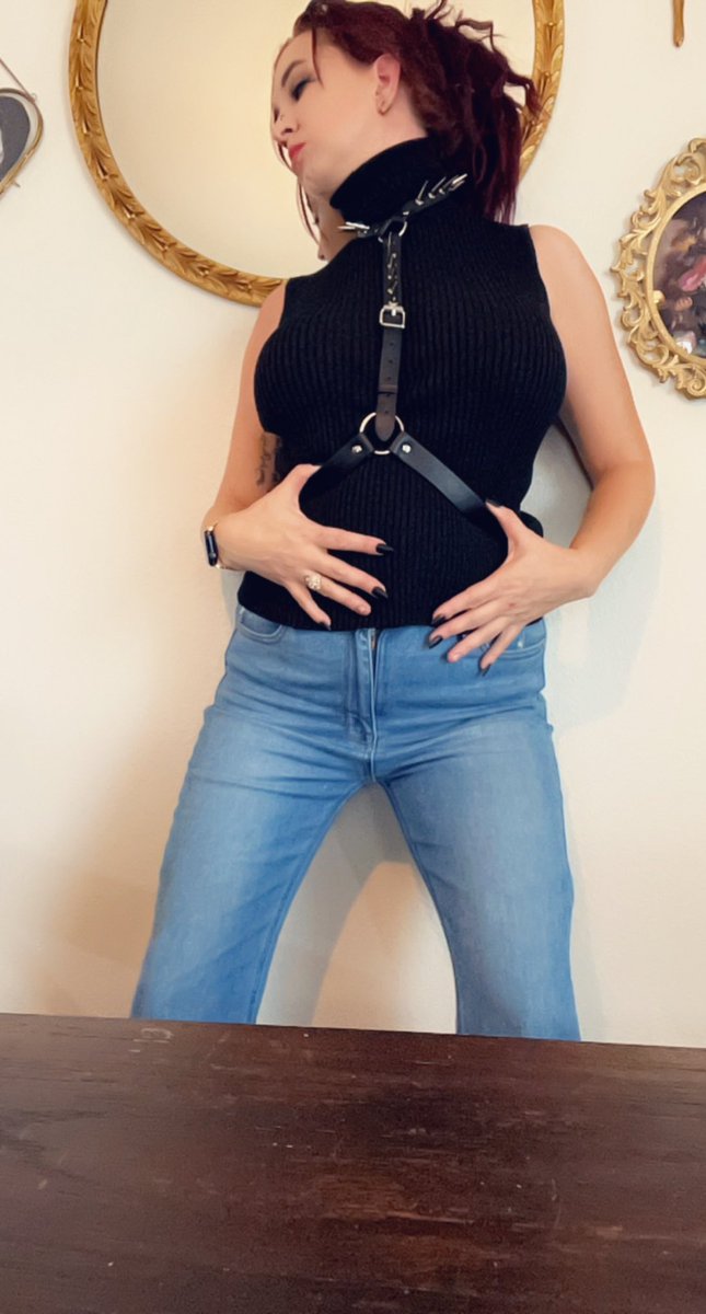 RedheadFireman's tweet image. Leather is my favorite! #WizkidLiveAccra #HeismanTrophy #CrawfordAvanesyan #搞定要要個尔