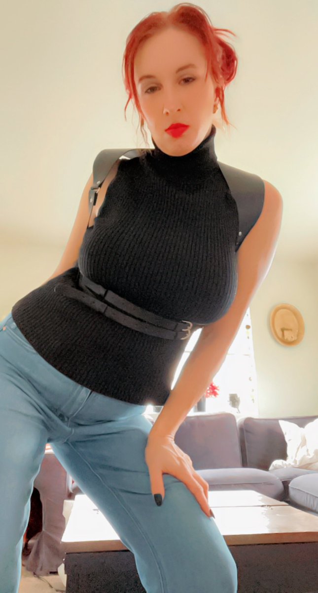 RedheadFireman's tweet image. Leather is my favorite! #WizkidLiveAccra #HeismanTrophy #CrawfordAvanesyan #搞定要要個尔