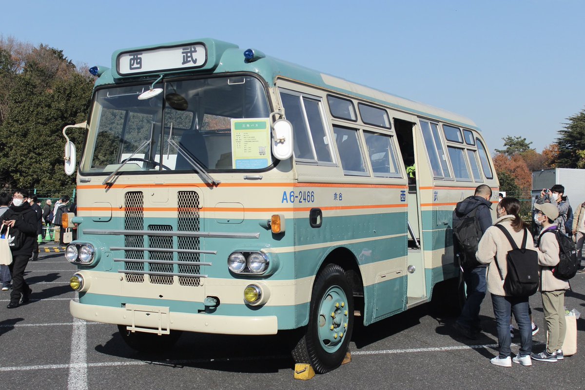 bus130514's tweet photo. 20221211

西武総合企画 S-448号車(日野ブルーリボンシティハイブリッド)
関東バス B3008号車(日産ディーゼル UA)
西武バス A6-2466号車(いすゞ COEバス)
東武バス 5277号車(トヨタ SORA)

三角バスは終始大人気でしたね、、、 https://t.co/jObadJbFeh