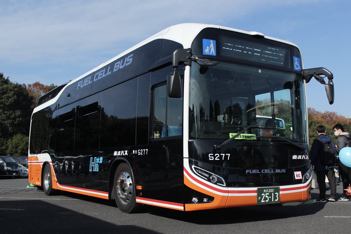 bus130514's tweet photo. 20221211

西武総合企画 S-448号車(日野ブルーリボンシティハイブリッド)
関東バス B3008号車(日産ディーゼル UA)
西武バス A6-2466号車(いすゞ COEバス)
東武バス 5277号車(トヨタ SORA)

三角バスは終始大人気でしたね、、、 https://t.co/jObadJbFeh