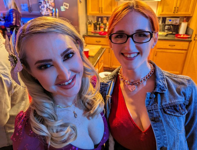 Got to meet one of my absolute idols tonight, took a LOT of self control not to totally fan girl out<a href="/tag/mvsales"class="tags"><span>#mvsales</span></a><a href="/tag/mvtrans"class="tags"><span>#mvtrans</span></a>