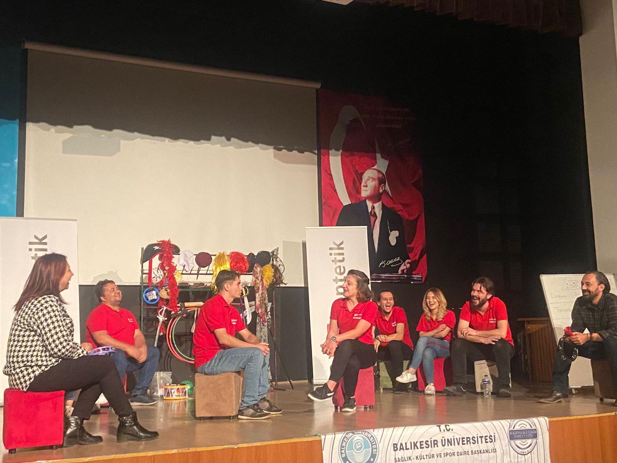 Doğaçlama tiyatro sahnemizde "İşbir Doğaçlama Tiyatro" ekibini konuk ettik..
<a href="/ozgur_yilmaz/">➰ 𝕆𝕫𝕘𝕦𝕣 𝕐𝕀𝕃𝕄𝔸ℤ ➰</a> #balıkesirüniversitesi #baun #baün #tiyatro